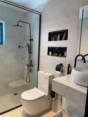 Dusche, Handtücher, Seife, Shampoo
