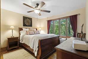 1 bedroom, iron/ironing board, WiFi, bed sheets - Sconti Ridge Hideaway in Big Canoe (Big Canoe)