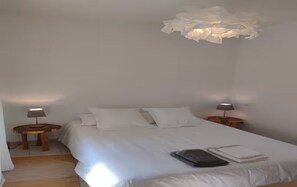 2 soverom, strykejern/-brett, wi-fi og sengetøy