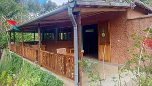 Tempat makan luar