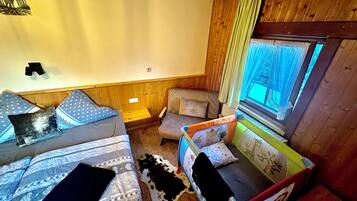 Basic Quadruple Room, Mountain View | Free WiFi