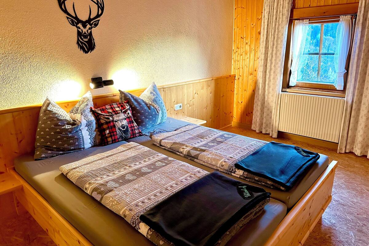 WiFi (free), bed sheets