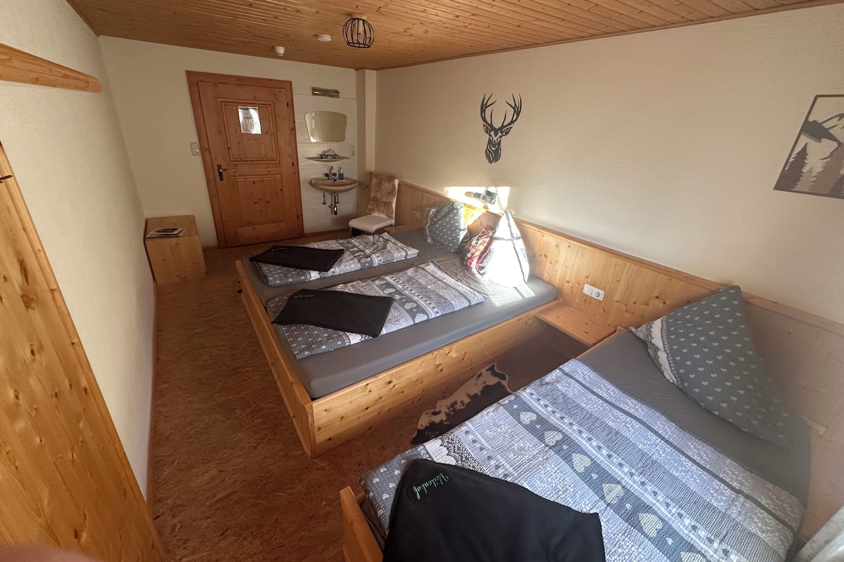 Basic Triple Room, Mountain View | Free WiFi