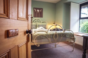 8 عدّة غرف نوم وبديكورات فريدة لكل غرفة وطراز فريد لكل وحدة