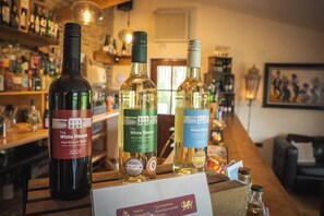 Bar (trong khuôn viên)