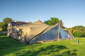 المنطقة المحيطة بالمنشأة