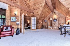 تلفزيون ذكي، مدفأة، ألعاب فيديو، مشغل دي في دي