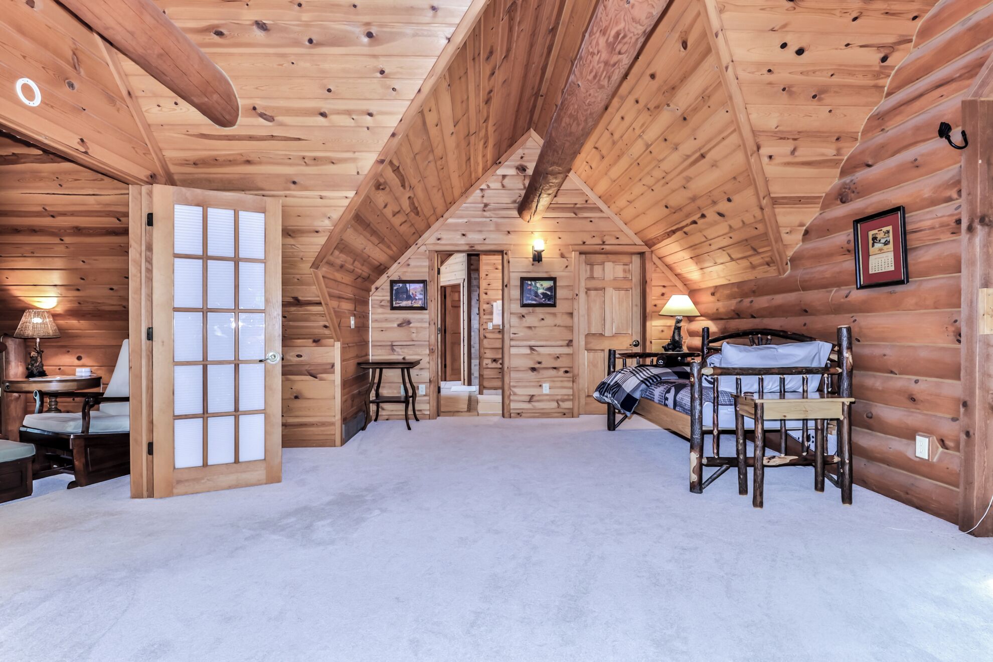 6 bedrooms, desk, iron/ironing board, free WiFi