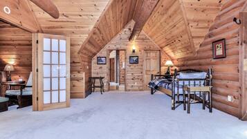 6 bedrooms, desk, iron/ironing board, free WiFi