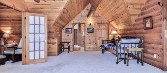 NEW! 6 Bedroom Log Home on the Three Lakes Chain of Lakes