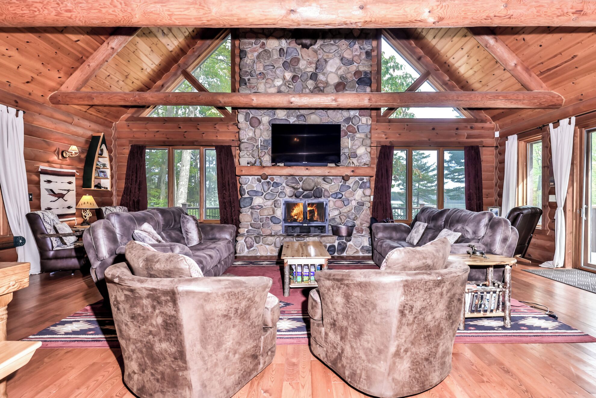 تلفزيون ذكي، مدفأة، ألعاب فيديو، مشغل دي في دي