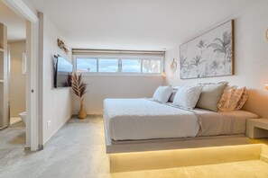 Een strijkplank/strijkijzer, wifi, beddengoed
