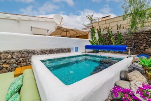 Outdoor spa tub - Casa Vacanze 'Oceania A' with Sea View, Wi-Fi, and Air Conditioning (Chayofa)