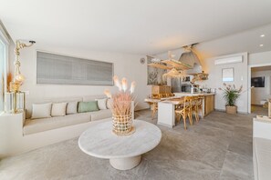 TV - Casa Vacanze 'Oceania A' with Sea View, Wi-Fi, and Air Conditioning (Chayofa)