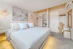 2 bedrooms, iron/ironing board, WiFi, bed sheets - Casa Vacanze 'Oceania A' with Sea View, Wi-Fi, and Air Conditioning (Chayofa)