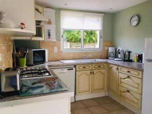 Réfrigérateur, micro-ondes, four, lave-vaisselle