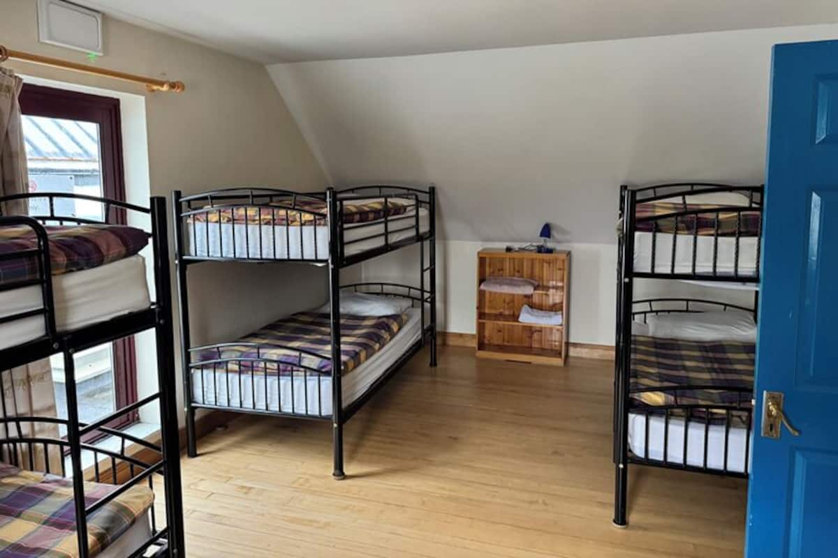 Slaapzaal, gemengd | Uitzicht op de bergen