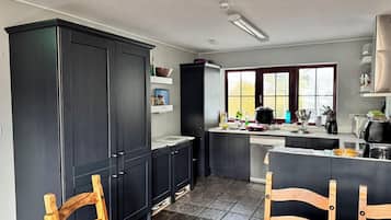 Fridge, microwave