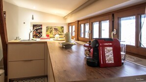 Kaffetrakter/tekoker, kjøleskap, mikrobølgeovn og ovn