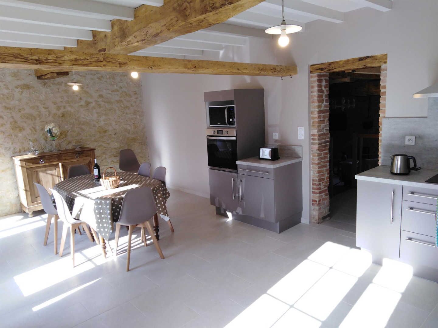 Réfrigérateur, four à micro-ondes, un four, lave-vaisselle