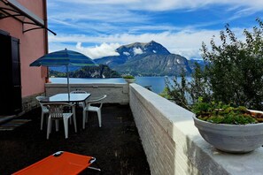 Unclassified image, 2 of 50, button