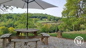 Outdoor dining - La Montarnaude - PUYCELSI (PUYCELSI)