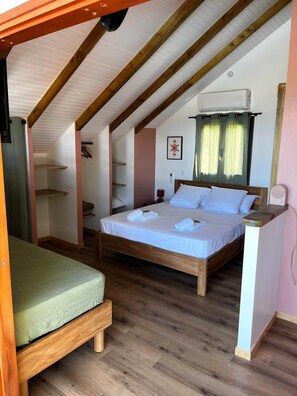 1 chambre, fer et planche à repasser, accès au Wi-Fi (inclus)