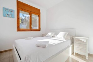 4 bedrooms, WiFi, bed sheets