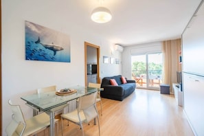 TV - Serenity Apartment (Cunit)
