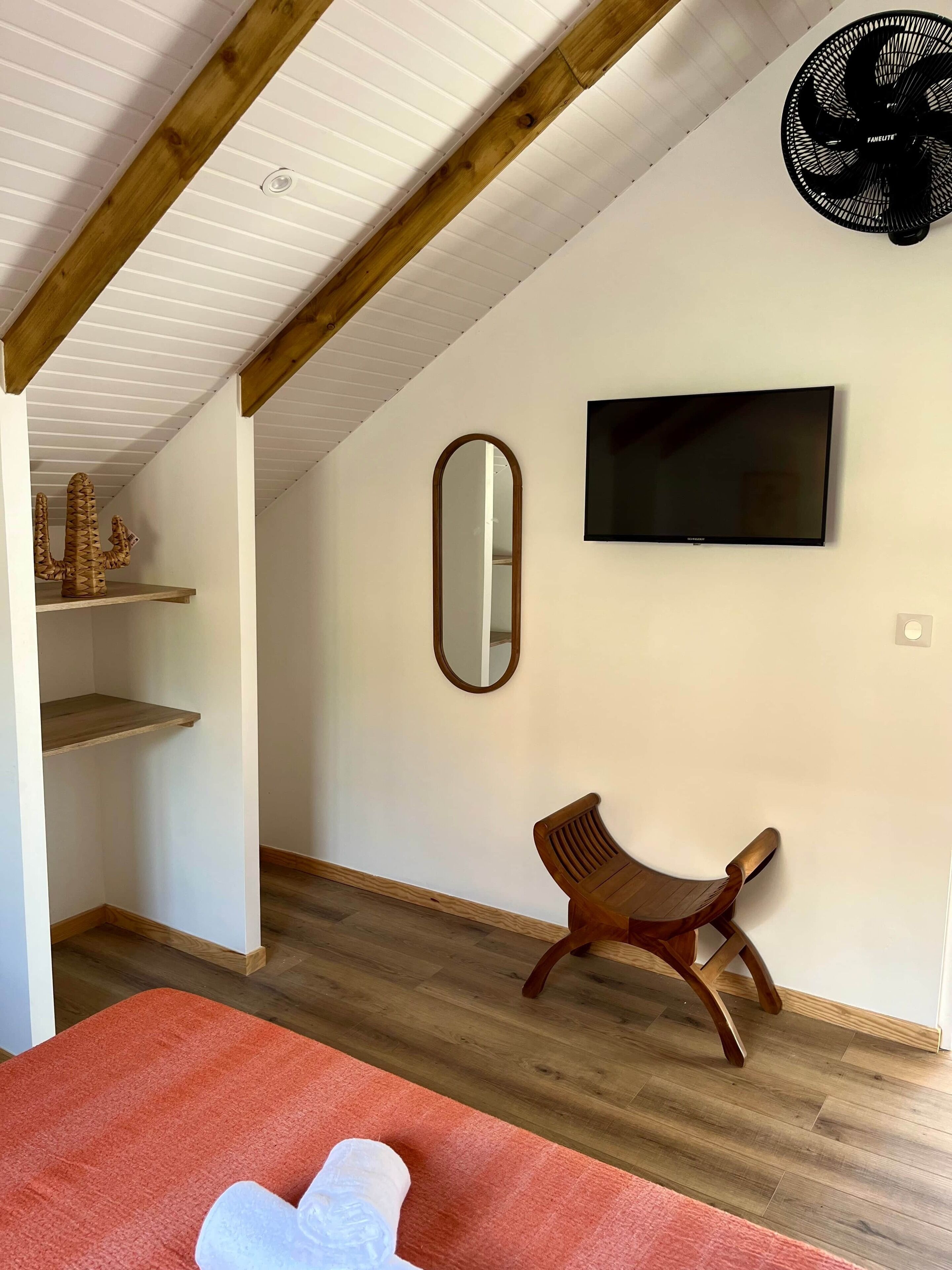 2 bedrooms, iron/ironing board, travel cot, free WiFi