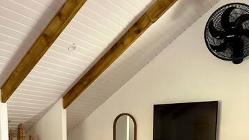 2 bedrooms, iron/ironing board, travel cot, free WiFi