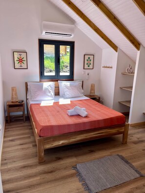 2 habitaciones, tabla de planchar con plancha y cuna de viaje 