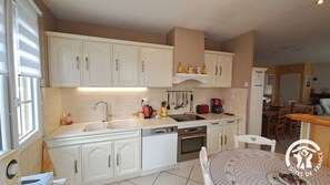 Kühlschrank, Mikrowelle, Ofen, Geschirrspüler