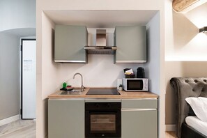 Refrigerador, microondas, tostadora