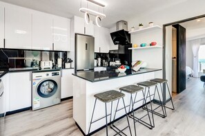 Microondas, horno y lavavajillas