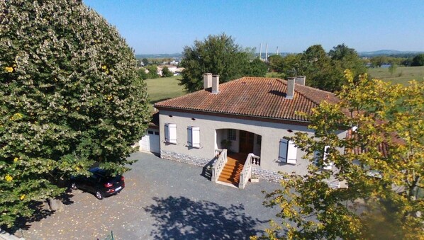 المنشأة من الخارج