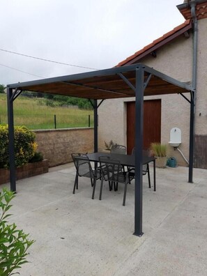 تناول الطعام بالخارج