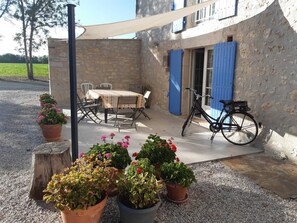 تناول الطعام بالخارج