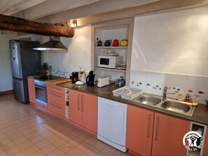 Fridge, microwave, oven, dishwasher - Lesses - PUYLAURENS - Gîte (PUYLAURENS)