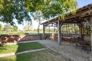 Outdoor dining - Le Poulailler de La Soursol (RIVIERES)