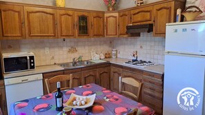 Fridge, microwave, dishwasher, coffee/tea maker - La Bruninquillé - MONTREDON-LABEISSONNIE (MONTREDON-LABEISSONNIE)