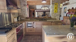 Réfrigérateur, micro-ondes, four, lave-vaisselle