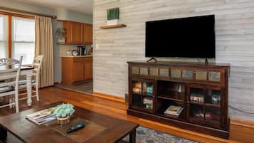 House, Multiple Beds, Patio, Garden View (Cozy Corner House) | Interior