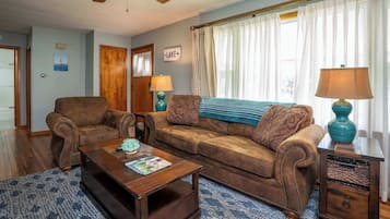 House, Multiple Beds, Patio, Garden View (Cozy Corner House) | Living area