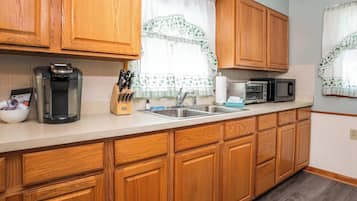 House, Multiple Beds, Patio, Garden View (Cozy Corner House) | Private kitchen