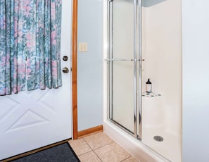 House, Multiple Beds, Patio, Garden View (Cozy Corner House) | Bathroom | Towels - Cozy Corner House Stay for 7 (Lake Geneva)
