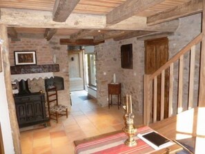 المنشأة من الداخل