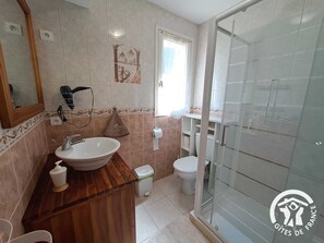Shower, hair dryer - Les Trois Ailes - CABANES (CABANES)
