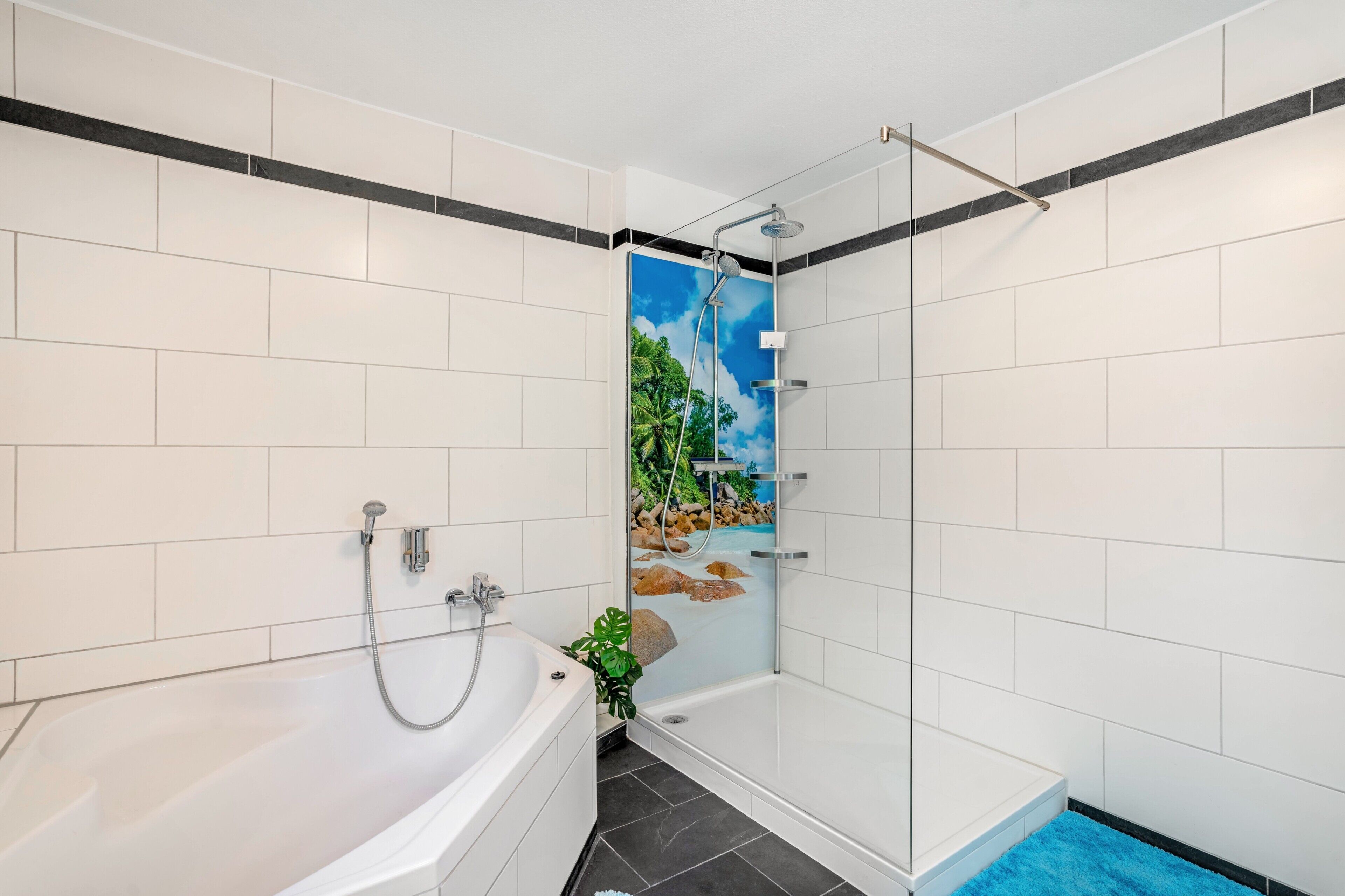 Dusche, Haartrockner, Handtücher