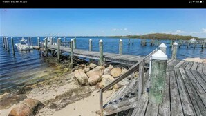 Beach - Fabulous 4-bedroom Waterfront Home with beach and dock in charming Stonington (Stonington)